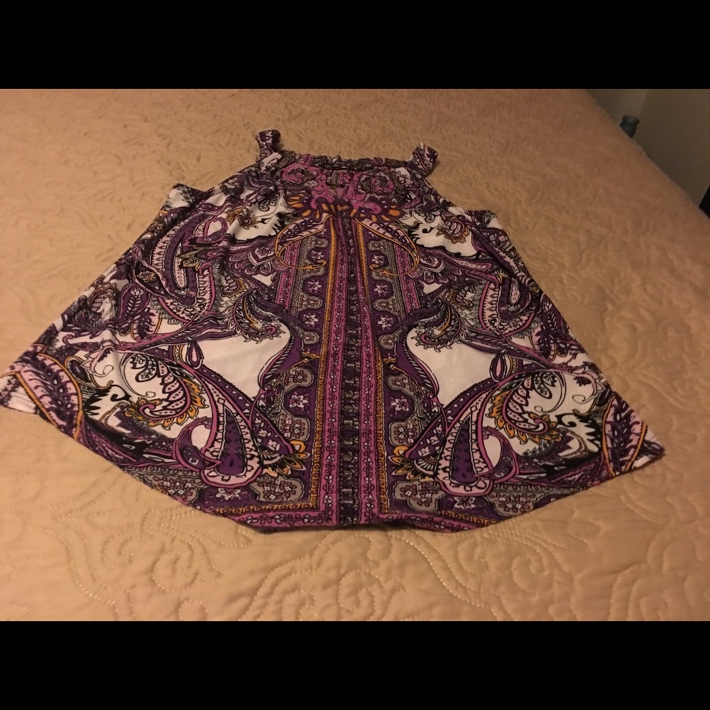 Beautiful Top, Two Button Back Closure - image 3